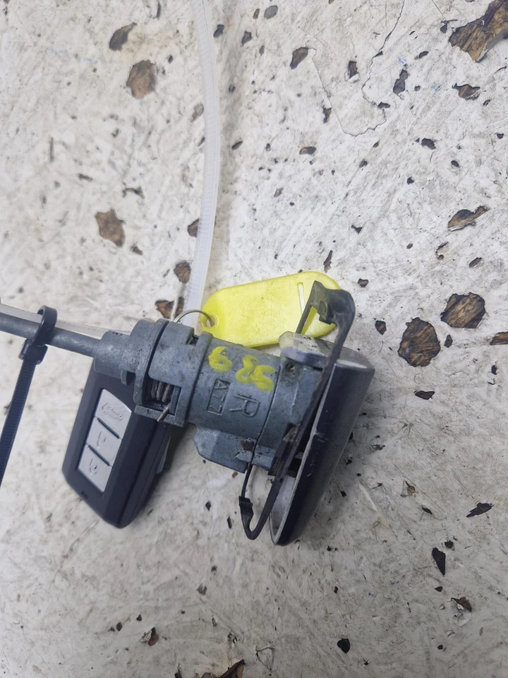 MITSUBISHI OUTLANDER CERRADURA PUERTA BARRIL Y LLAVE MK3 PHEV 2012 - 2015 Foto 2 de 4