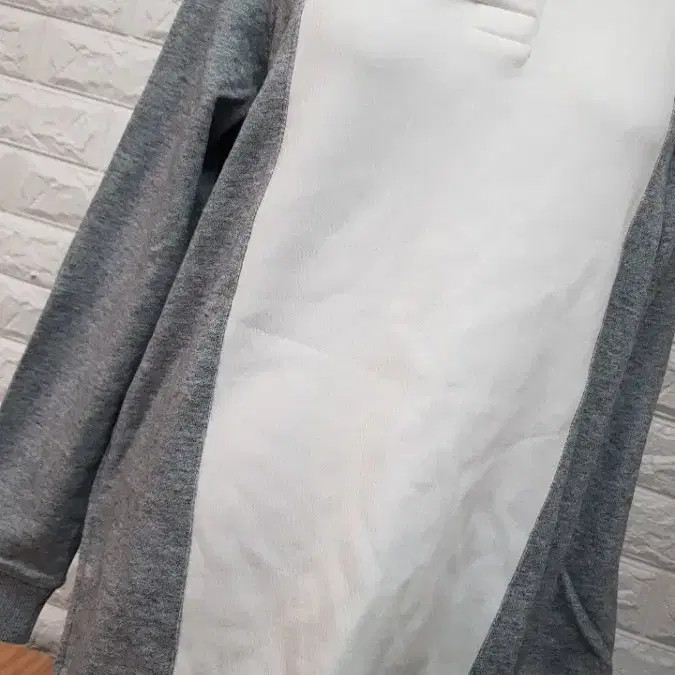 Lacoste Midi Dress - Comfortable Casual Style thumbnail 2