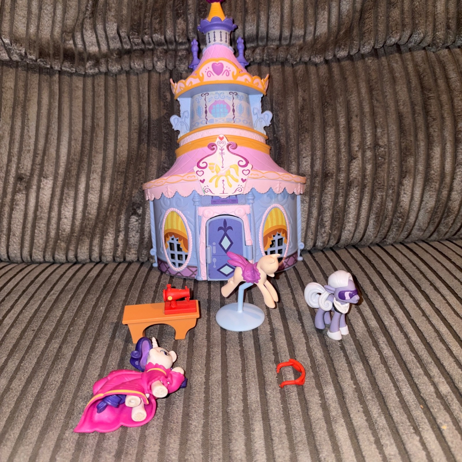 My Little Pony Rarity Carousel Boutique Playset ( Hasbro B8812 ) incomplete RARE