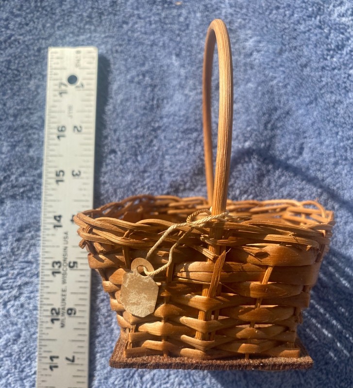 VINTAGE  5 1/4"  VALHALLA HAND WEAVERS TRYON NC  SMALL EGG BASKET PACOLET RIVER
