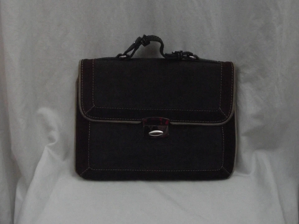 petit cartable à rabat "Zara" en daim beige/marron et fermeture métallique - Photo 1/3
