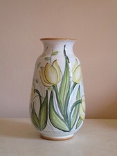 Vaso in ceramica decorato a mano , altezza cm.28 ,con decoro floreale