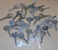 Vintage Mixed Lot Of 31 Car Keys Lot Ford Hurd Curtis Independent Ilco