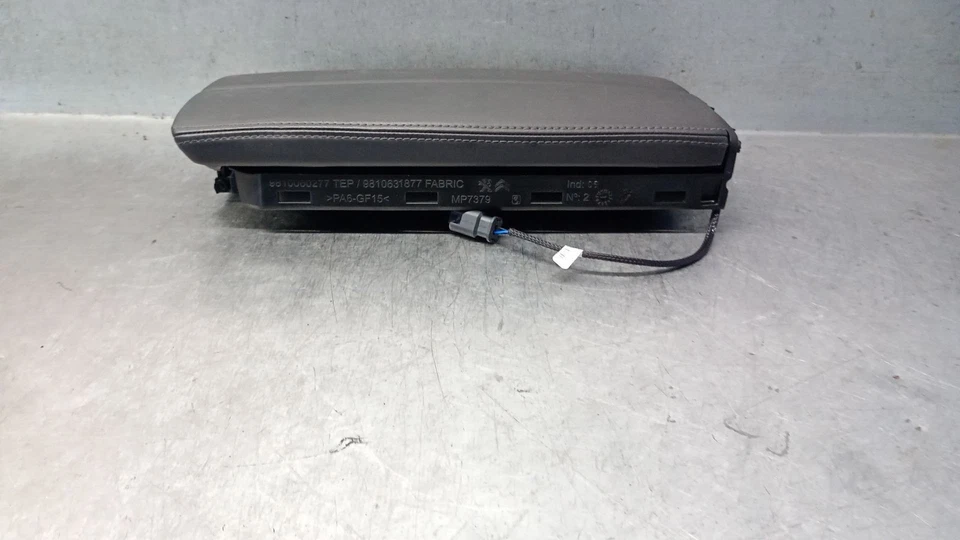 9810631877 ACCOUDOIR CENTRAL / 9810631877 / 5586978 POUR PEUGEOT 3008 II SUV MC - Photo 3/4