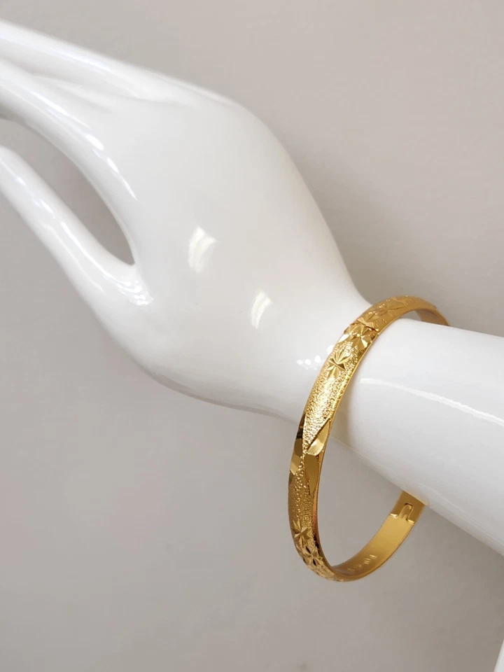 10K Yellow Gold Shell Ornate Filigree Star Snowflake Design 7.5" Bangle Bracelet - Image 4 of 4