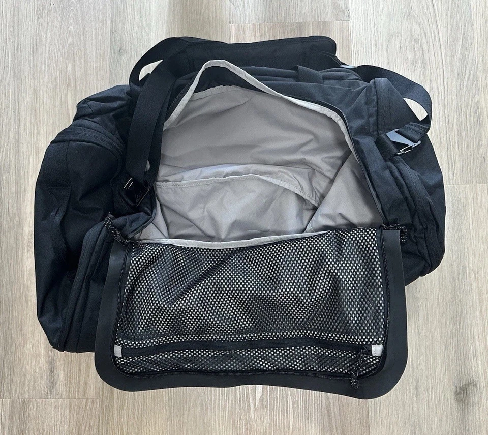 Nike ACG Daymax 60L Large Duffel Bag Black Zipper Water Resistant HJ8185-010 NWT - Image 3 of 4