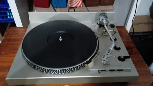 Technics SL-1950 Direct Drive Automatic Turntable. Works, plays and enjoy!
