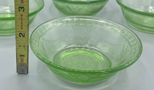 Green Uranium Georgian Lovebirds Federal Green Depression Glass 4 1/2” Bowl