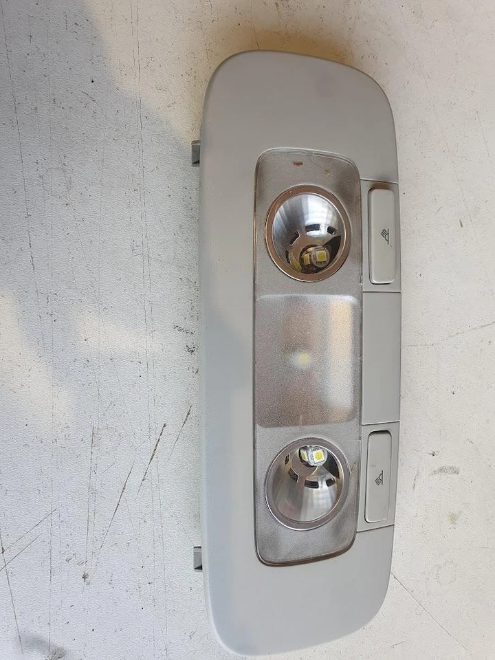 VW PASSAT LUZ CORTESÍA 3CC, SEDÁN, 08/08-12/16 - TRASERO Foto 4 de 4