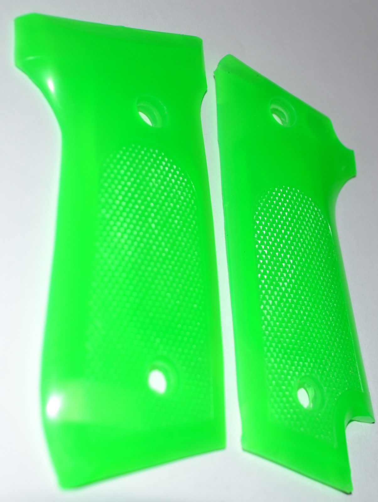 Beretta 92 S Pistol Grips - Early Model, Bottom Mag Release - Checkered White Plastic - View #2