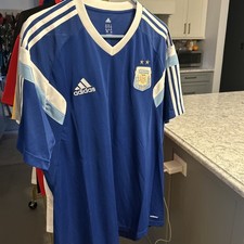Adidas Argentina Adizero training shirt features a prominent 2-star crest. XL