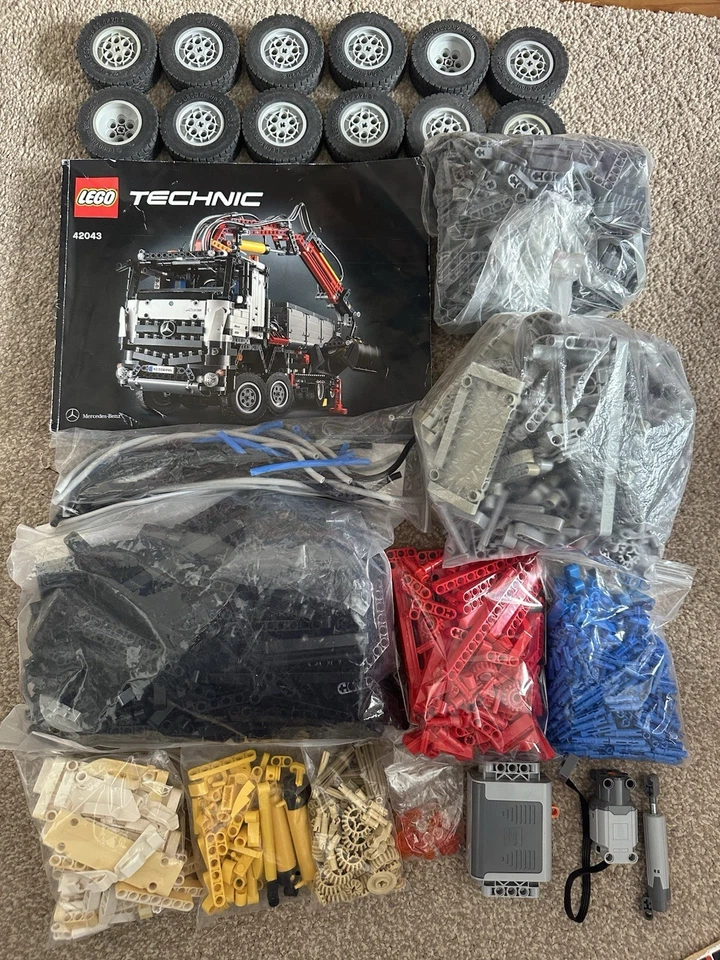 INCOMPLETE Lego Technic 42043 Mercedes-Benz Arocs 3245 | Sun Damaged, photo 1 of 4