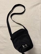 Borsa uomo Under Armour nera a tracolla marsupio laterale