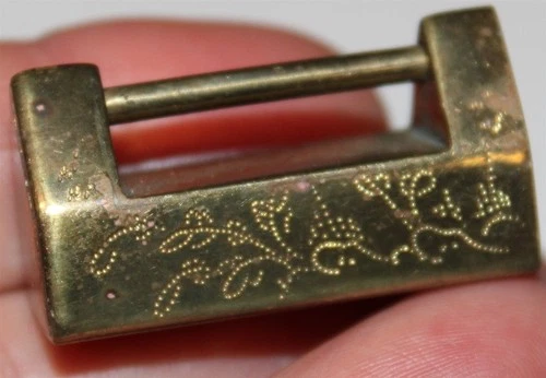 Fantastic flawless vintage engraved Chinese padlock finding Lot#458
