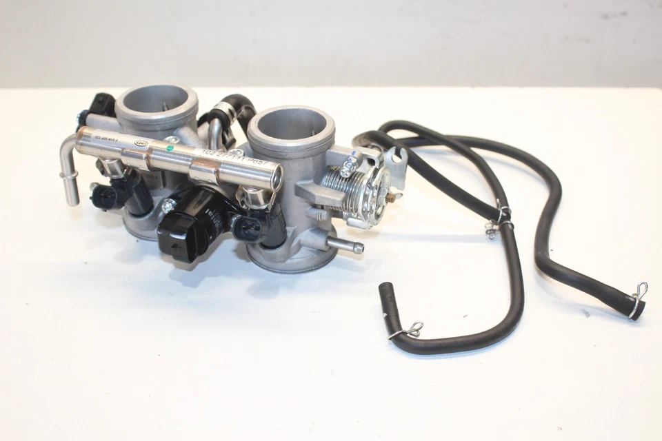 Cuerpo del acelerador CF MOTO 650NK 2022 2023 con inyectores OEM Foto 2 de 4