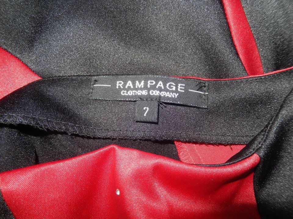 Vestido Hoco Vintage Años 90 Y2K Negro Rojo Rayas Gótico Grunge Un Hombro Cristales Foto 2 de 4