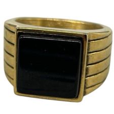 ANELLO UOMO PIETRA NERA QUADRATA DI ONICE LISCIO NERO IN ACCIAIO INOX COLORE ORO