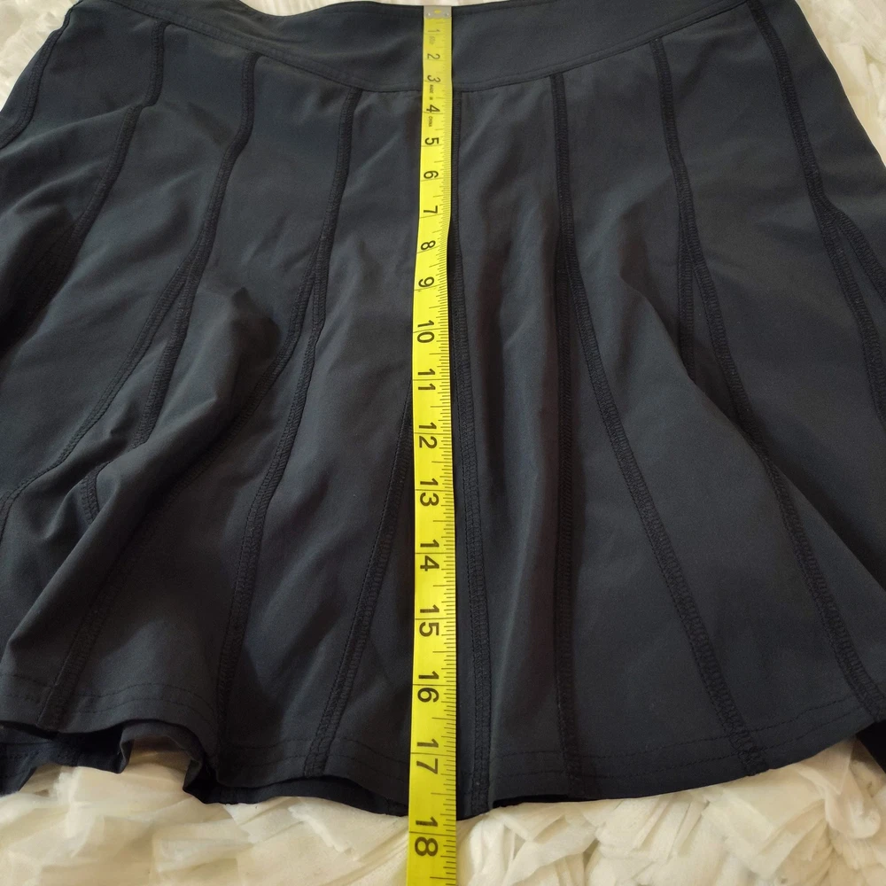 Athleta Womens Athletic Tennis Skirt Size 6 with Built-In Shorts and Zip Pocket