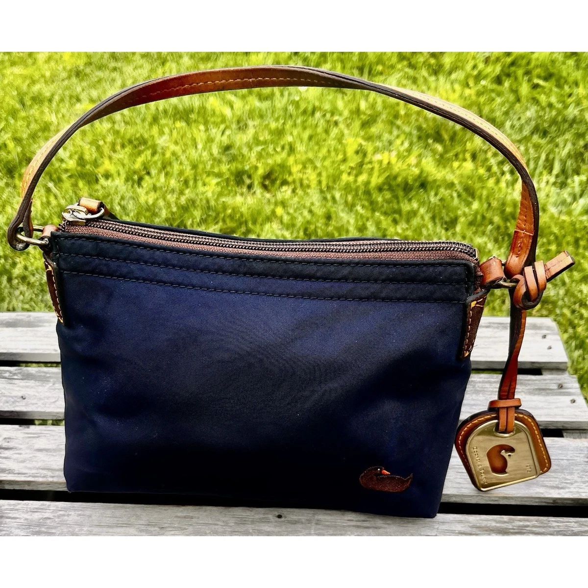 Acquista Acne Studios Borsa a tracolla nylon con logo su
