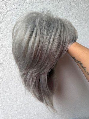 Silber Grau Perücke Kurz haar Stufenschnitt Bob Kunsthaar Damen natürlich Wig