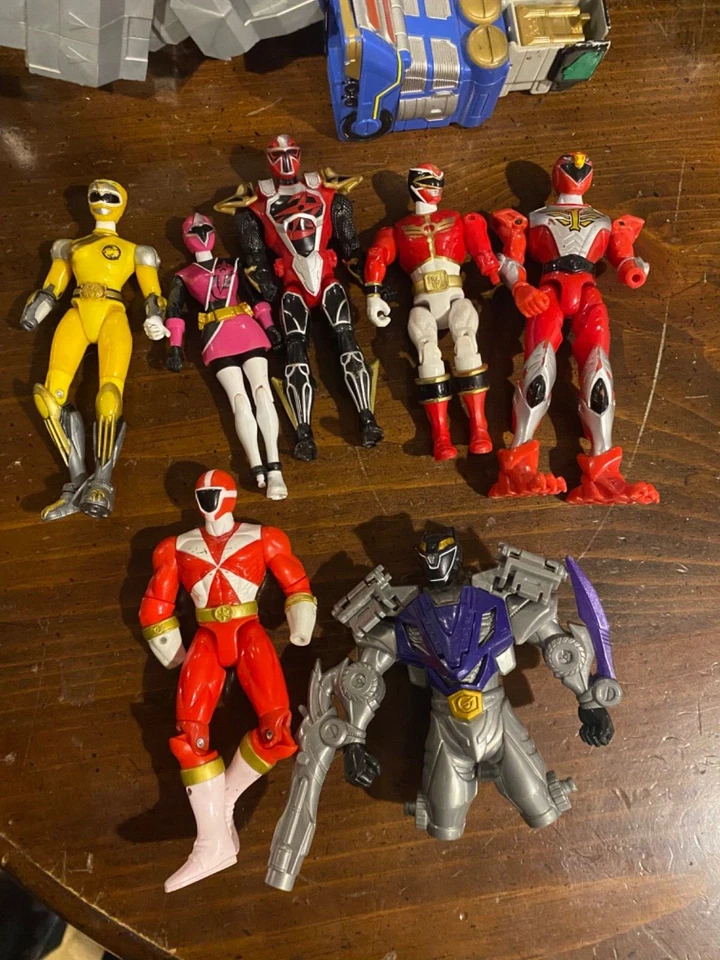 Lote de 30 figuras mixtas grandes de Mighty Morphin Power Rangers más vehículos Foto 4 de 4