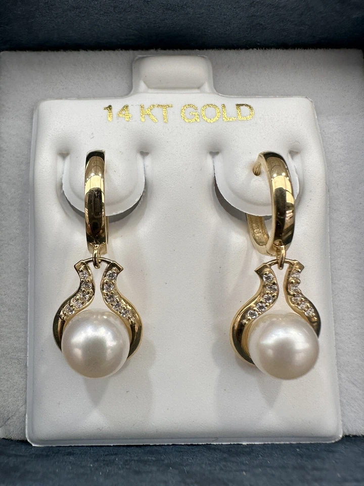 Pendientes colgantes Huggie de perlas de oro amarillo o blanco de 14k Foto 2 de 2