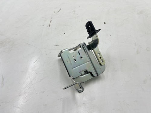 Parcel shelf cover bracket