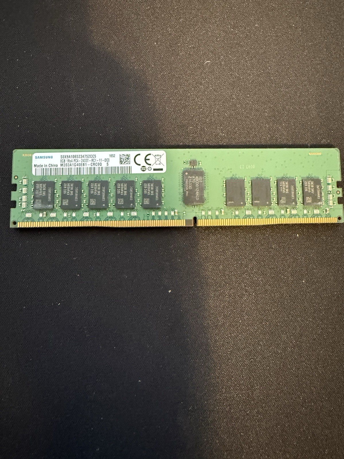 как выглядит Samsung 8GB DDR4 PC4-2400T ECC Registered 288-Pin RDIMM M393A1G40EB1-CRC0Q фото