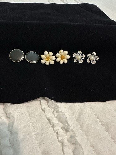 Vintage Lot Sarah Coventry Clip on Earrings Flower Black Enamel Onyx Tone She’ll - Picture 2 of 8