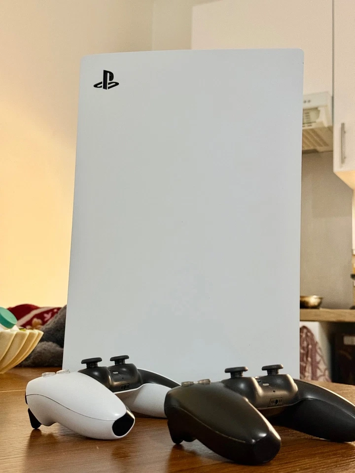 Sony PlayStation 5, photo 2 sur 3