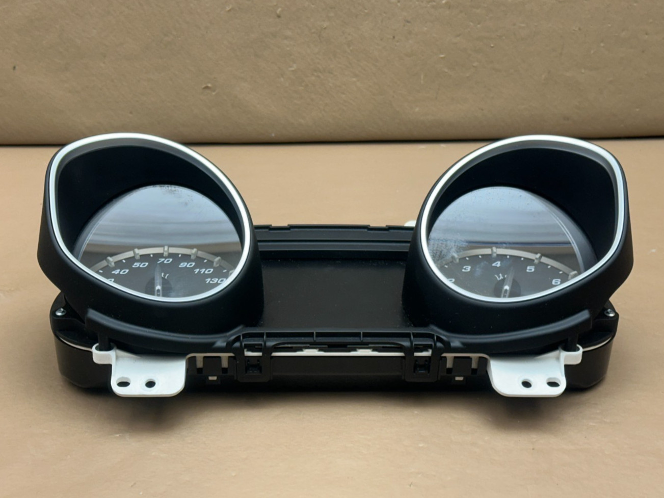 2017-2020 MASERATI LEVANTE INSTRUMENT CLUSTER GAUGE SPEEDOMETER OEM 670106458