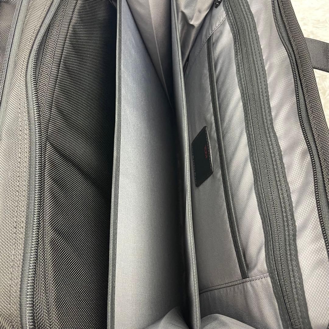 TUMI Alpha Expandable Computer Briefcase Black Ny… - image 18