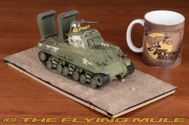 Forces of Valor 1:32 M4(105) HVSS Sherman US Army 711th Tank Btn #6 w/Deep - Image 4 of 4