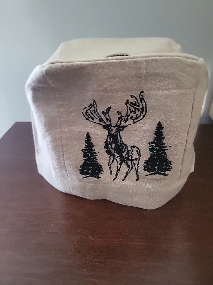 Caja de pañuelos de bosque rústico Pottery Barn cubierta regalo de anfitriona Navidad  Foto 2 de 3