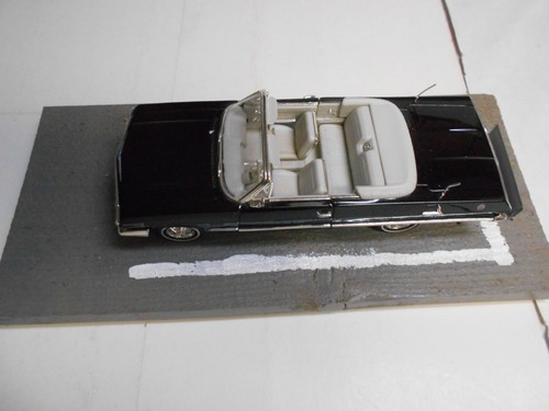 1963 Chevy Impala Cabrio Maßstab 1:26 Druckgussmodell mit Sockel und Abdeckung # 157 - Bild 2 von 11