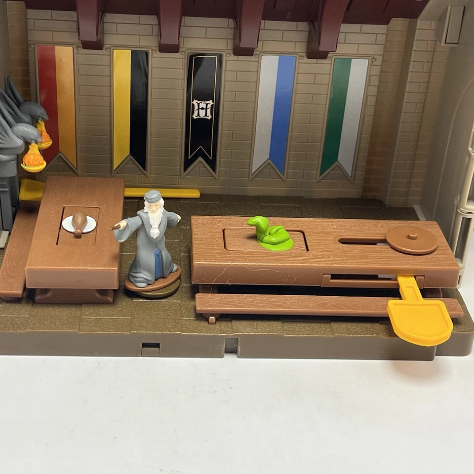 Harry Potter Hogwarts Gran Salón Castillo Mini Juego Ilumina NO COMPLETO Foto 2 de 4