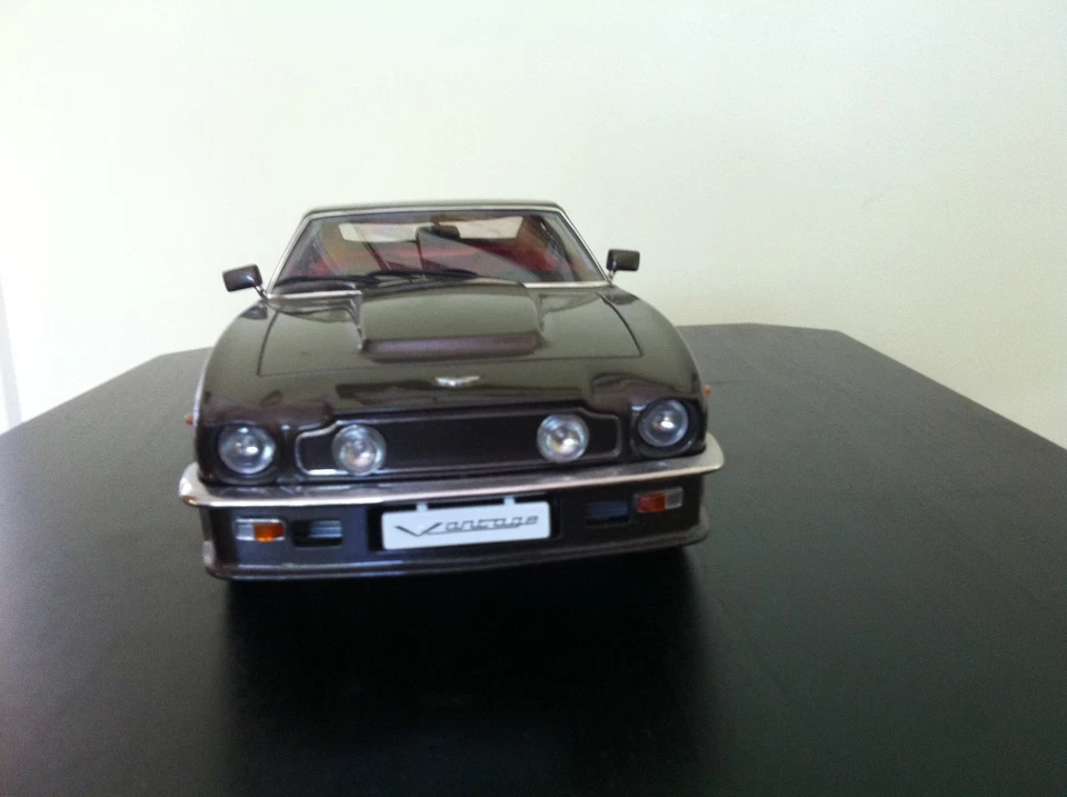 1/18 Die Cast Aston Martin Vantage 1985 Rare Dark Gray Shade - Image 4 of 4