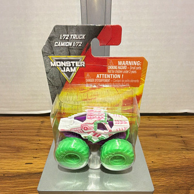 Spin Master Monster Jam 1:72 Monster Mutt Diecast Monster Truck White/Green