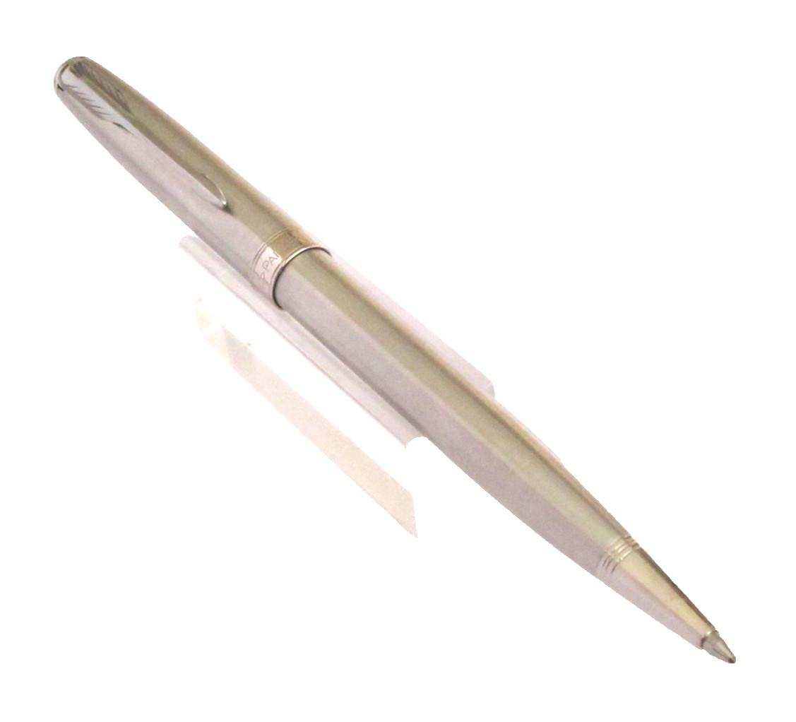 Parker Sonnet en Acier Brossé : Stylo Bille de Prestige au Design Intemporel