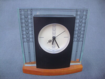 Bulova B7750 Glasner House Frank Lloyd Wright Quartz Clock Light Cherry Works