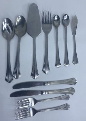 Farberware Heron Pattern Lot Of 11 Pieces Salad Forks, Serving Pieces, Knives 