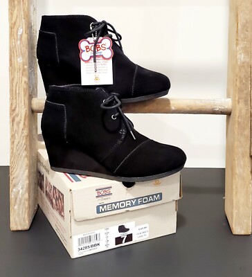 Womens Shoes Size Bobs Skechers Wedge Black Ankle Boot Memory Foam EUC w  Box