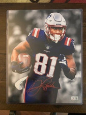 Jonnu Smith Autographed 11x14 Photo Beckett Authenticated