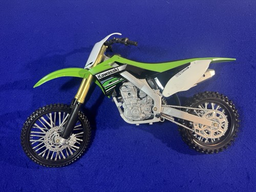 KAWASAKI KX 450F DIRT BIKE GREEN 1/6 SCALE DIECAST MOTORCYCLE NEW RAY - USED