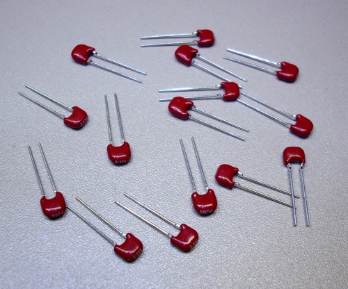 8 Stück 220 nF / 63 V Keramik Kondensatoren (M0598) - 第 1/1 張圖片
