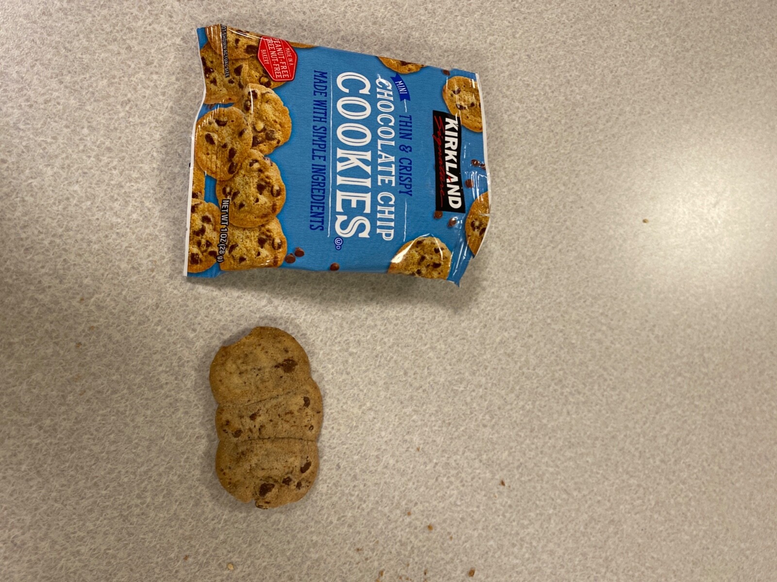 SUPER MEGA KIRKLAND SIGNATURE THIN & CRISPY CHOCOLATE CHIP COOKIE *VERY