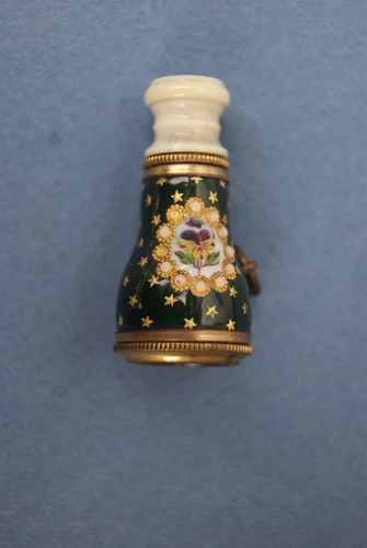 rare longue vue De Théâtre mininature objet de vitrine pendentif - Photo 1/7