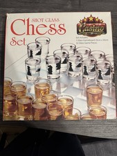 Shot Glass Chess Set - Trinkspiel mit Schachbrett und Schachfiguren