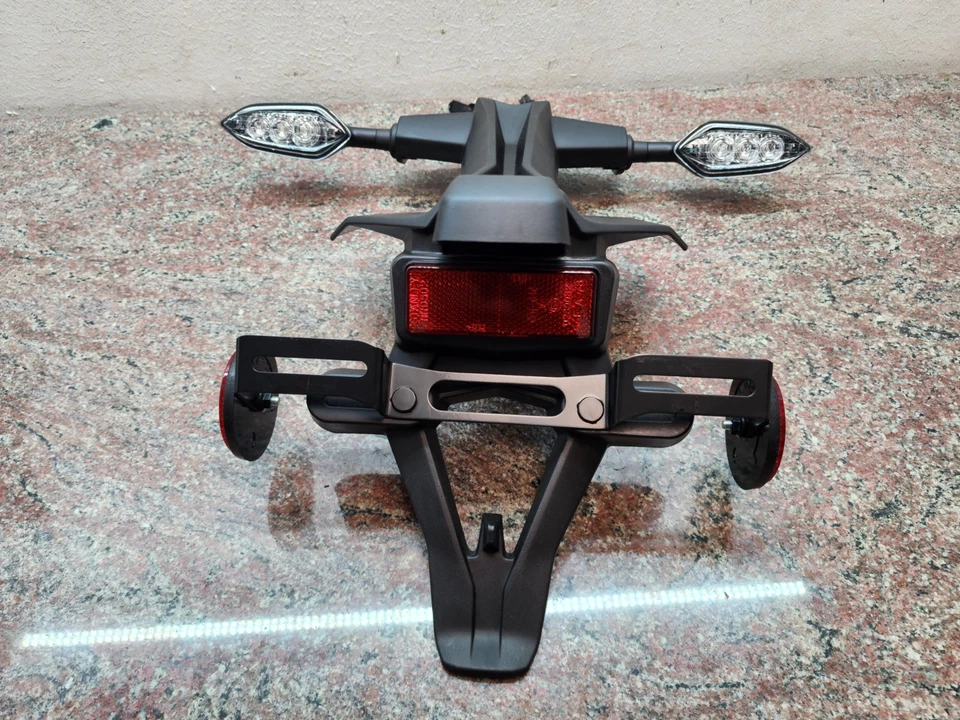 Guardabarros trasero trasero Yamaha YZF-R1 2015-2023 con señales de giro OEM 2CR-2162R-00 Foto 2 de 4