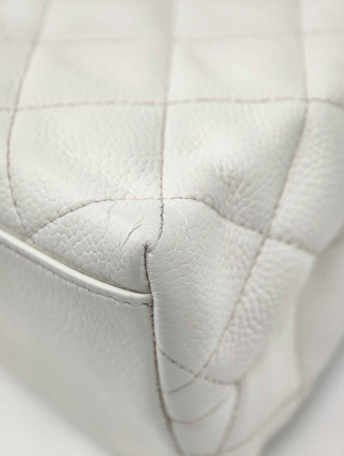 Vintage Chanel White Caviar Quilted Tote Shoulder Bag Gold CC Hardware Authentic — image 18